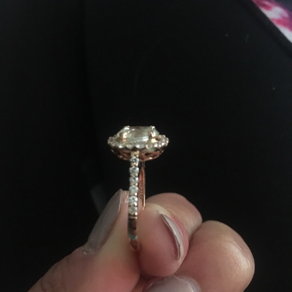 1.41 carat oval center w/rose gold pavé halo band - Picture 6 of 6